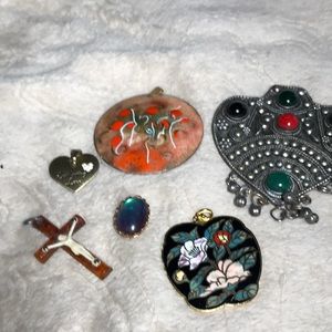 Pendant lot